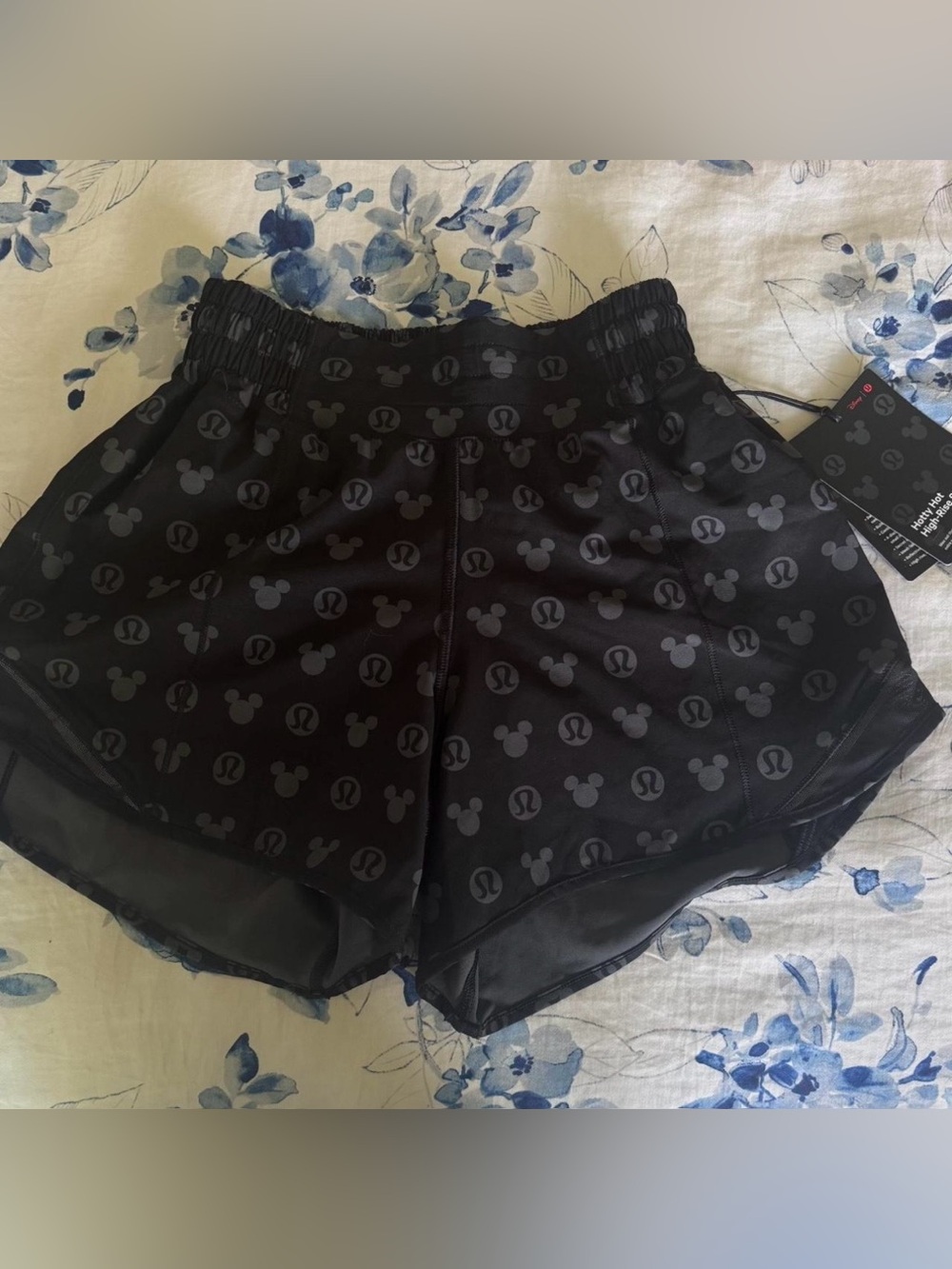 Disney x Lululemon *Hotty Hot High-Rise Short 4"